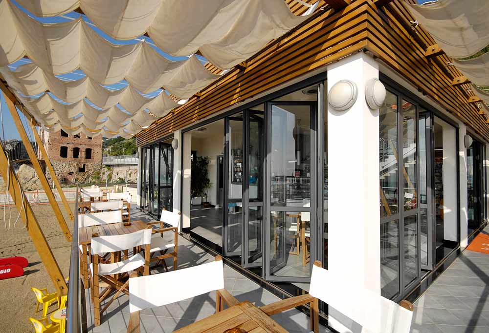 Veranda scorrevole e pieghevole fronte mare